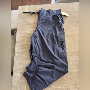 Women mid rise cargo jogger, all in motion, dark gray NEW